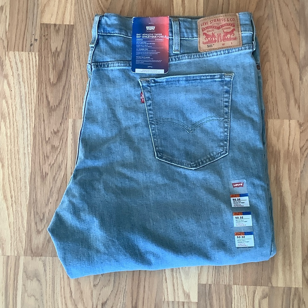 Levi's Men's Light Blue Relaxed Jeans